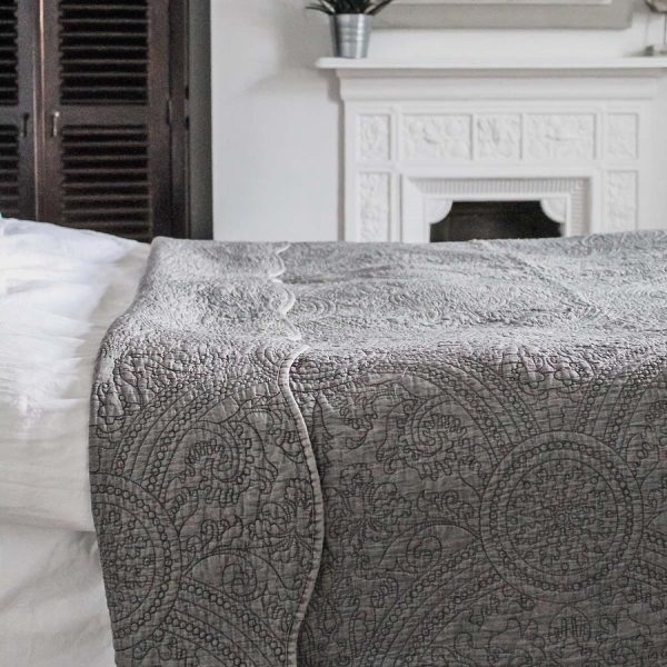 CHARCOAL QUILTED BEDSPREAD LARGE - Image 2